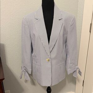 Anne Klein: woman’s Lg. Lightweight spring/summer jacket. Excellent!